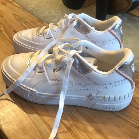 Brand new pumas worn twice 
Daughter gave to me. Just not my style but cute - Picture 2 of 5